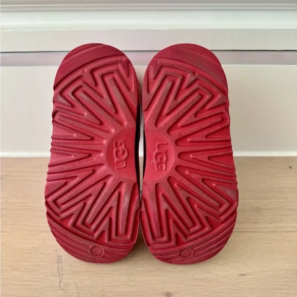 UGG Classic Boys/Girls Mini Clear Shearling Waterproof Winter Red Boots Sz 12US - Picture 9 of 9